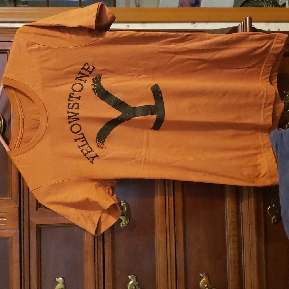 Like new Yellowstone t shirt